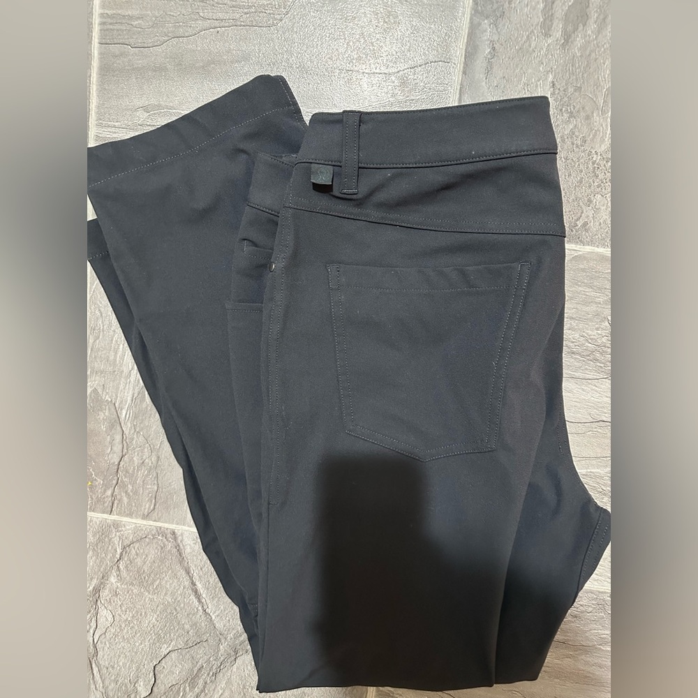 Men’s grey Lululemon pants